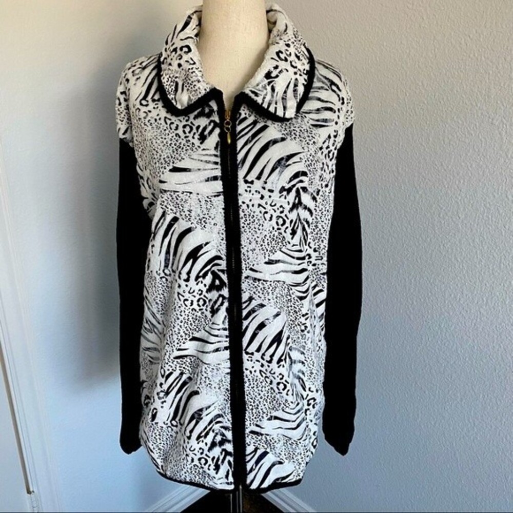 NWT Lisa International Black White Faux Fur Animal Print Zip Front Swtr Jkt 1X